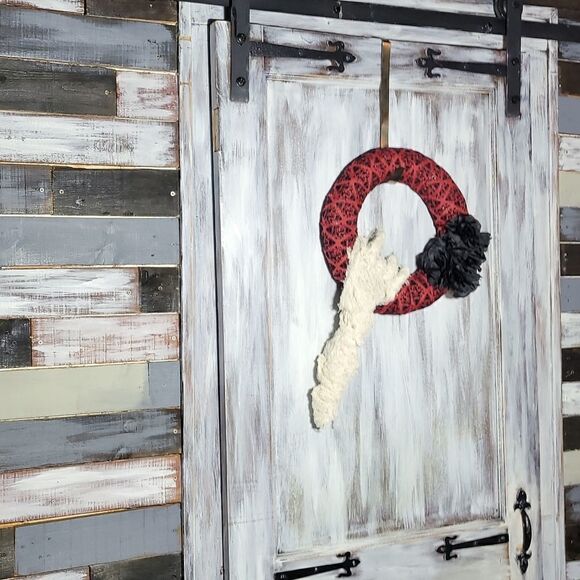 Victorian Mummy Hand Flower Wreath - Picture 1 of 16